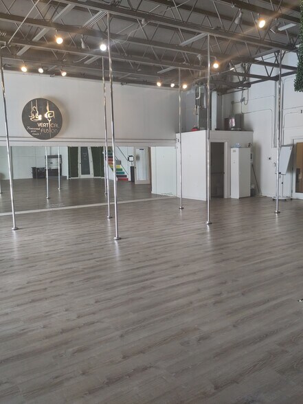 More Photos Of 6655 Arapahoe Rd, Boulder Warehouse For Lease