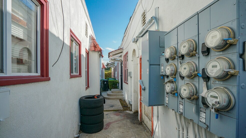 More Photos Of 1462 W 53rd St, Los Angeles Apartments For Sale