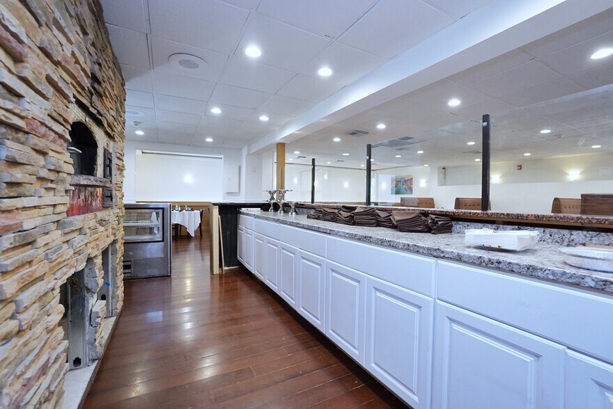 More Photos Of 306 Gatzmer Ave, Jamesburg Restaurant For Lease