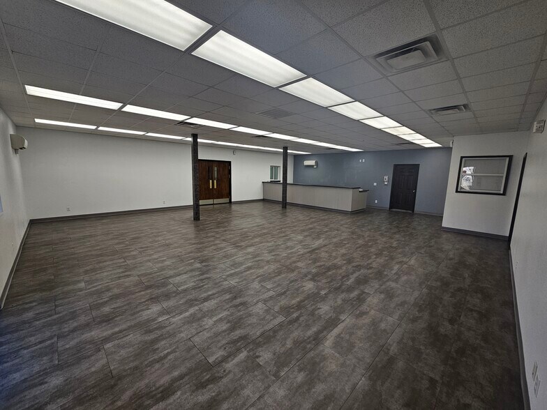 More Photos Of 2719 E Elms Rd, Killeen Warehouse For Lease