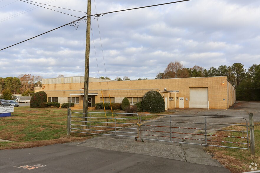 More Photos Of 11601 Hambright Rd, Huntersville Manufacturing For Lease