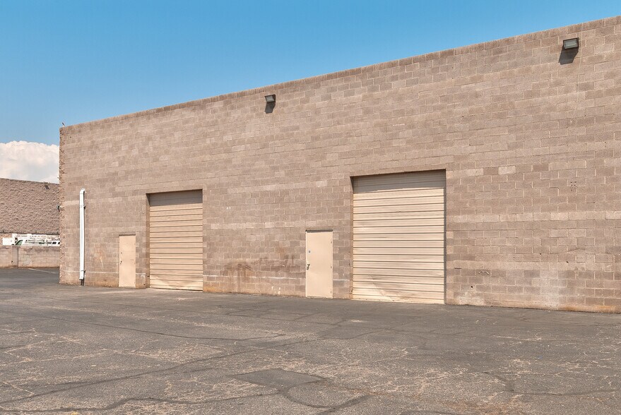 More Photos Of 4275 W Bell Dr, Las Vegas Light Manufacturing For Lease
