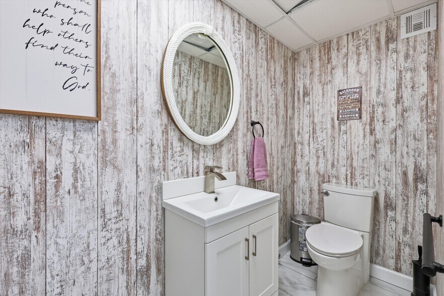 More Photos Of 7511 Leavenworth Rd, Kansas City Auto Repair For Sale