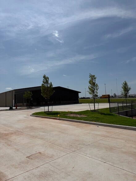 More Photos Of 1500 N Lincoln Blvd, Edmond Unknown For Lease