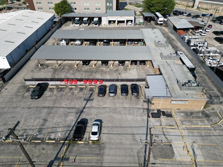 More Photos Of 419 N Weidner Rd, San Antonio Industrial For Sale