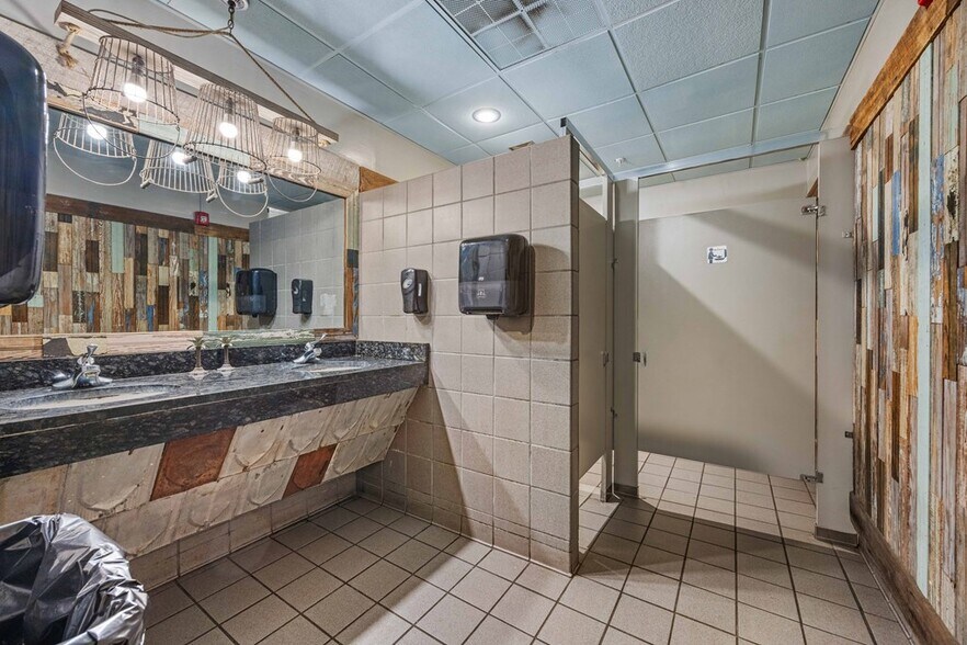 More Photos Of 1405 Gornto Rd, Valdosta Restaurant For Sale