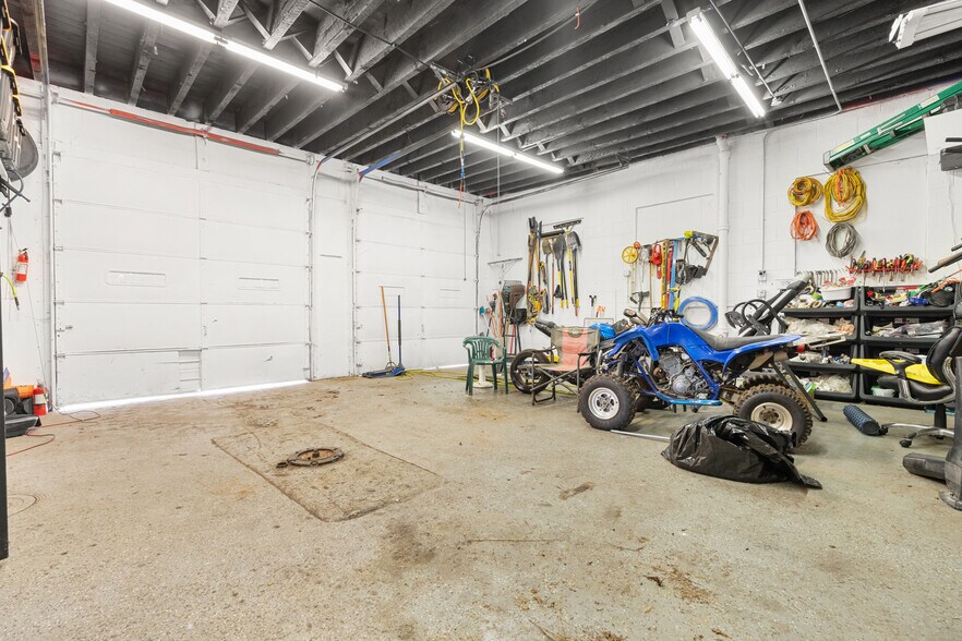 More Photos Of 4200 Redman Ave, Omaha Auto Repair For Sale
