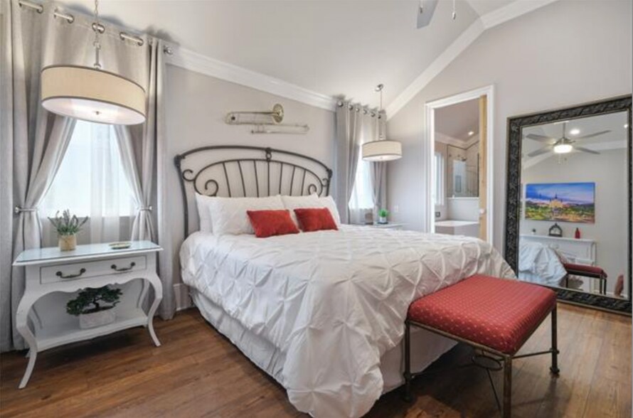 More Photos Of 5808 Magazine St, New Orleans General Retail For Lease