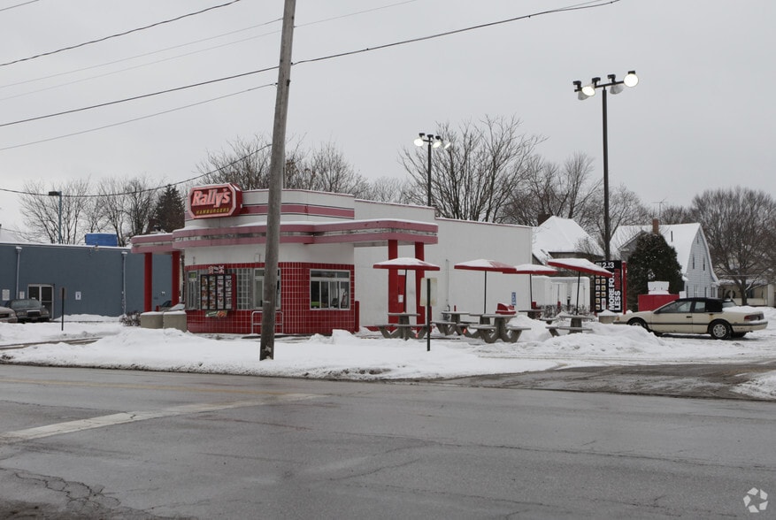 Primary Photo Of 254 N Wooster Rd, Barberton Fast Food For Lease