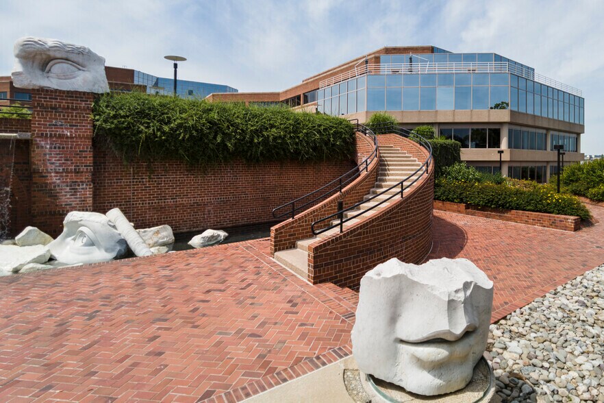 More Photos Of 11 Canal Center Plz, Alexandria Office For Lease