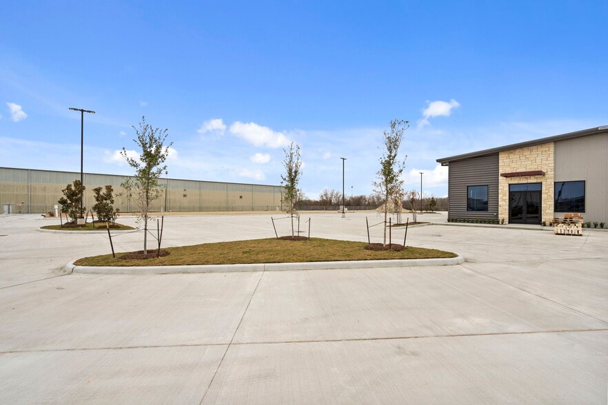 More Photos Of Hwy. 90 and Commerce, Katy Office For Lease