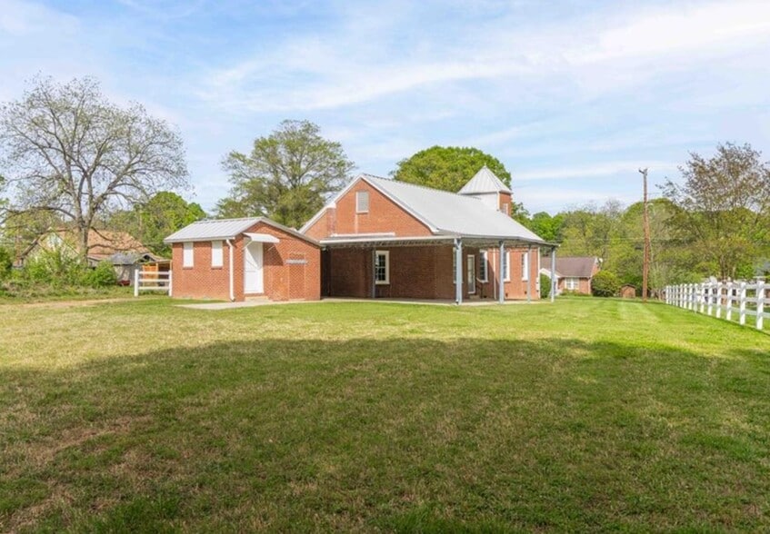 More Photos Of 511 James St, Burlington Religious Facility For Sale