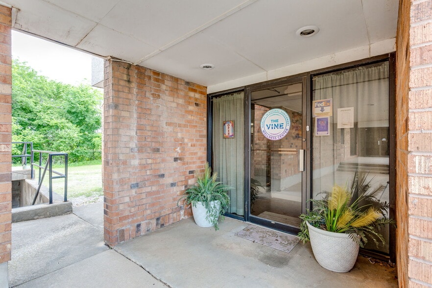 More Photos Of 20 E Dunloup Rd, Shawnee Medical For Sale