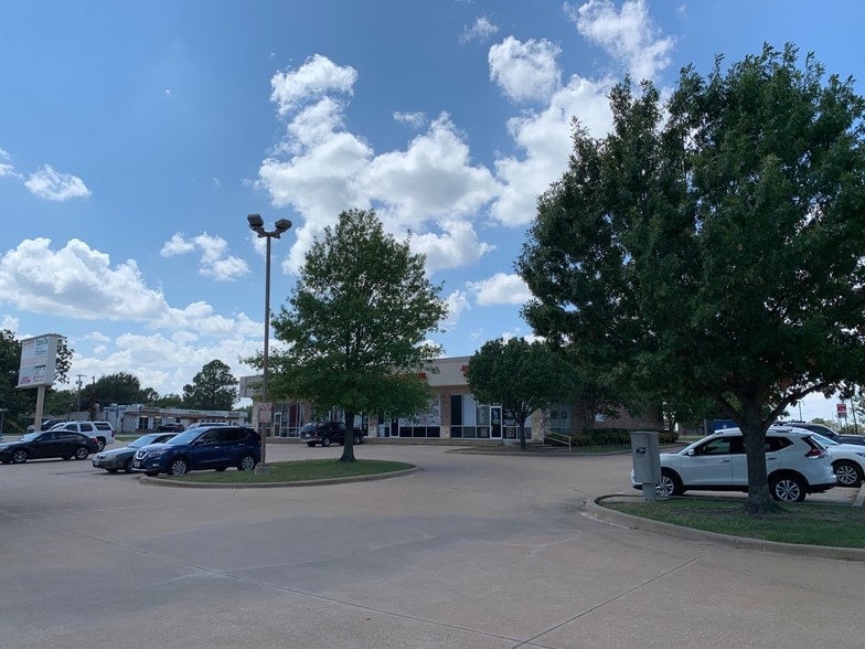 More Photos Of 909-911 E Davis St, Mesquite Unknown For Lease