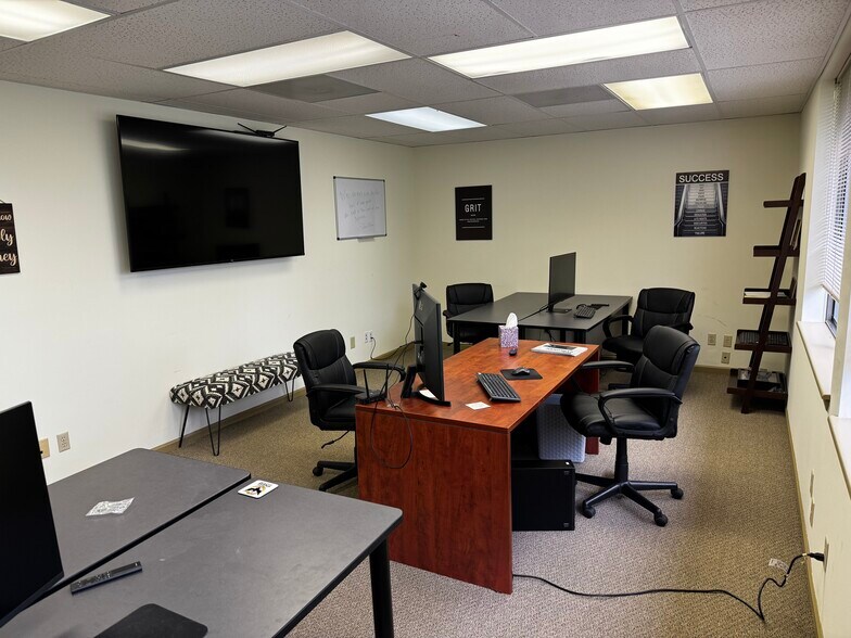 More Photos Of 4228 S Hocker Dr, Independence Office For Sale