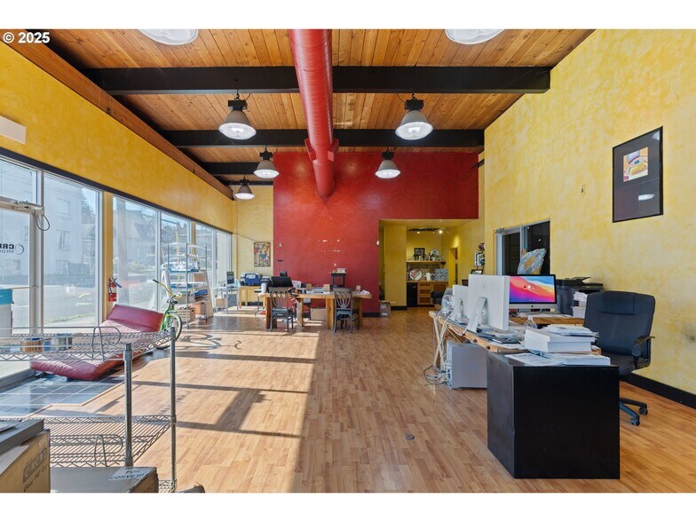 More Photos Of 725 SE Lane Ave, Roseburg Office For Sale