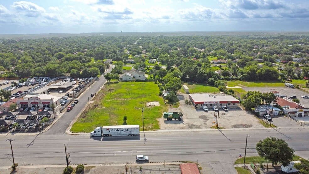 More Photos Of S 2162 S WW White Rd, San Antonio Restaurant For Sale
