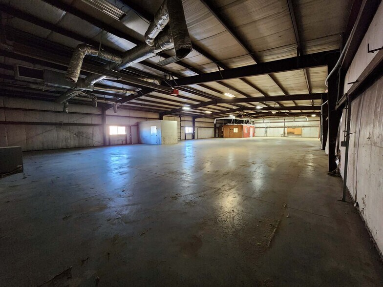 More Photos Of 502 S Kinnick Rd, Stillwater Warehouse For Lease