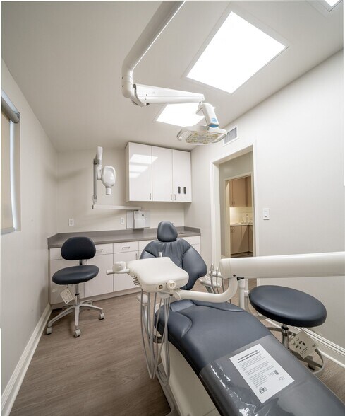 More Photos Of 10724 Riverside Dr, North Hollywood Medical For Lease