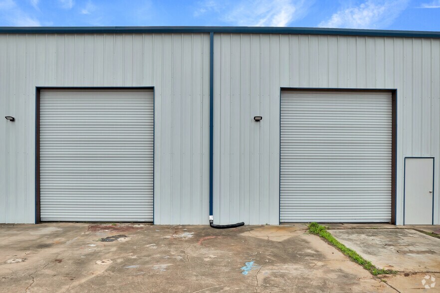 More Photos Of 1923 Kolfahl St, Houston Warehouse For Lease