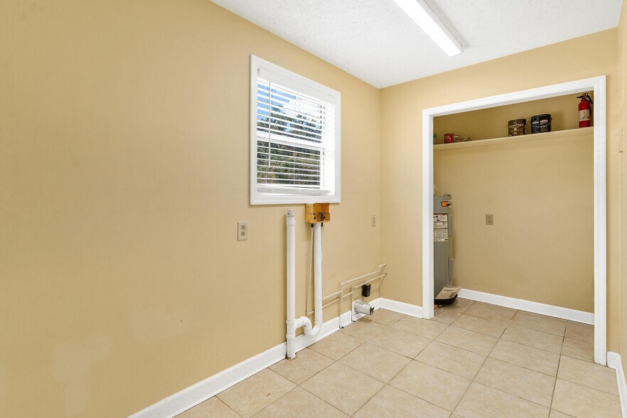 More Photos Of 229 W McClendon St, Lady Lake Office Residential For Sale