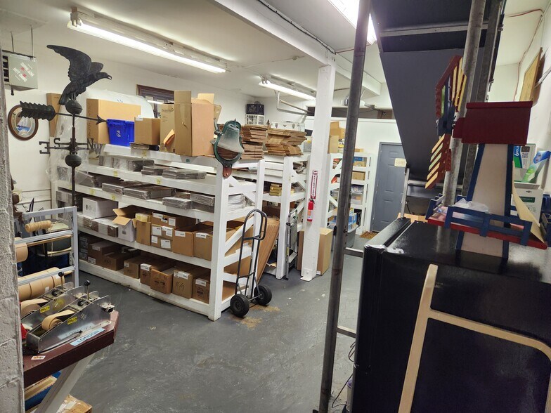 More Photos Of 16 Concord Hill Rd, Pittsfield Office For Sale