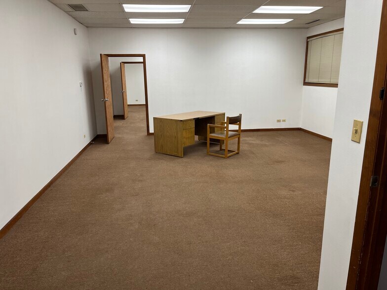More Photos Of 1455 E Golf Rd, Des Plaines Unknown For Lease