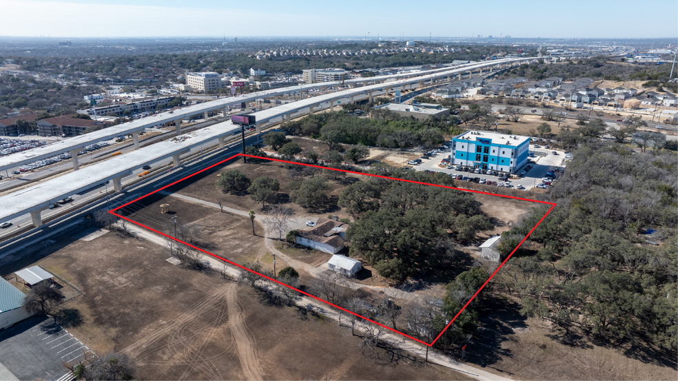 More Photos Of 12995 N Interstate 35, Live Oak Land For Sale