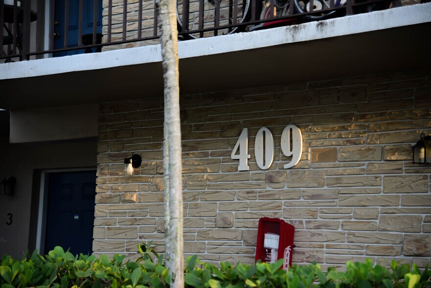 More Photos Of 409 4th Ave N, Lake Worth Apartments For Sale