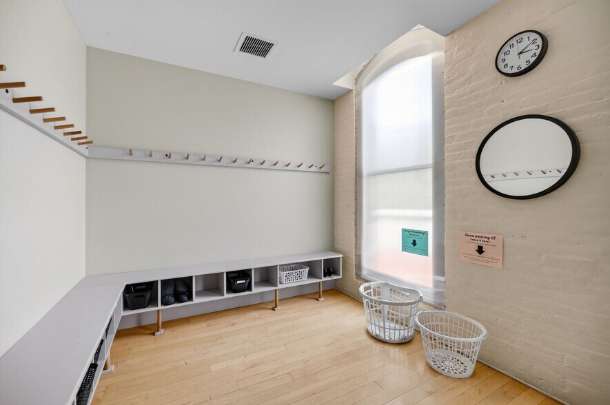 More Photos Of 420 Park St, Housatonic Flex For Sale