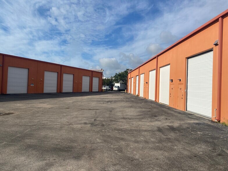 More Photos Of 413 NE Van Loon Ln, Cape Coral Light Distribution For Sale