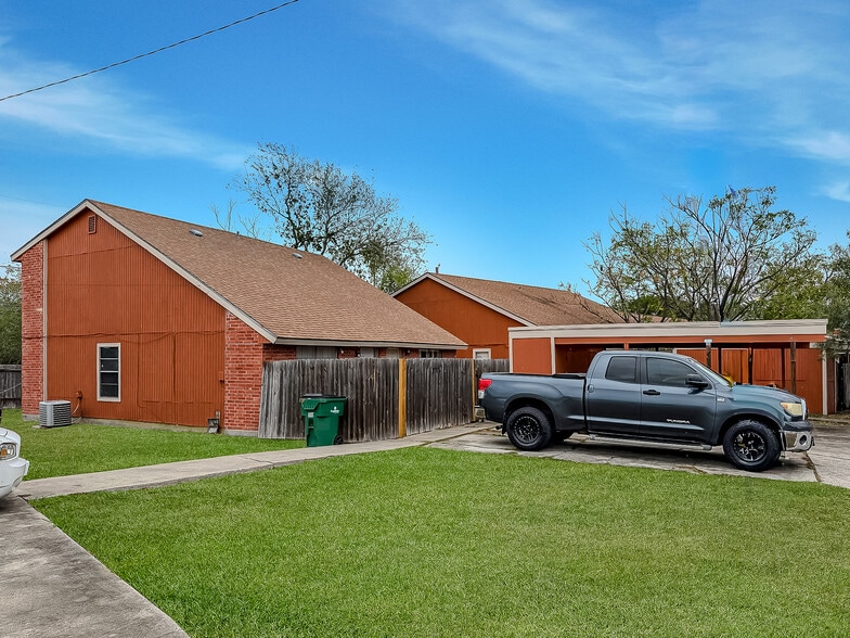 More Photos Of 3701-3740 Thornberry Ct, Corpus Christi Apartments For Sale