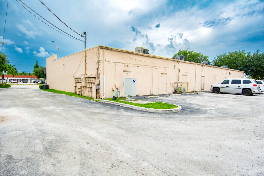 More Photos Of 3355-3365 Lake Worth Rd, Palm Springs Storefront Retail Office For Lease