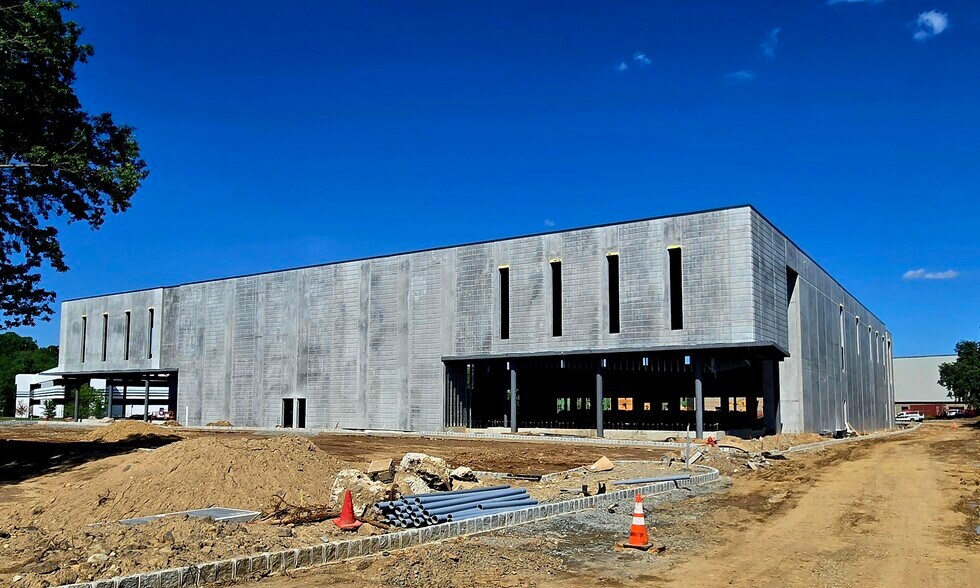 More Photos Of 3 Century Dr, Parsippany Warehouse For Lease