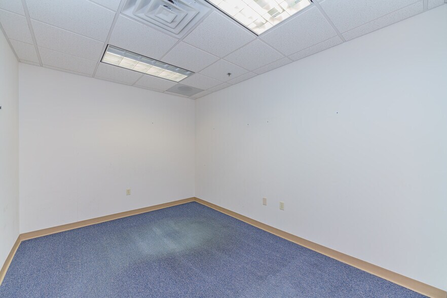 More Photos Of 10 Maxwell Dr, Clifton Park Medical For Lease