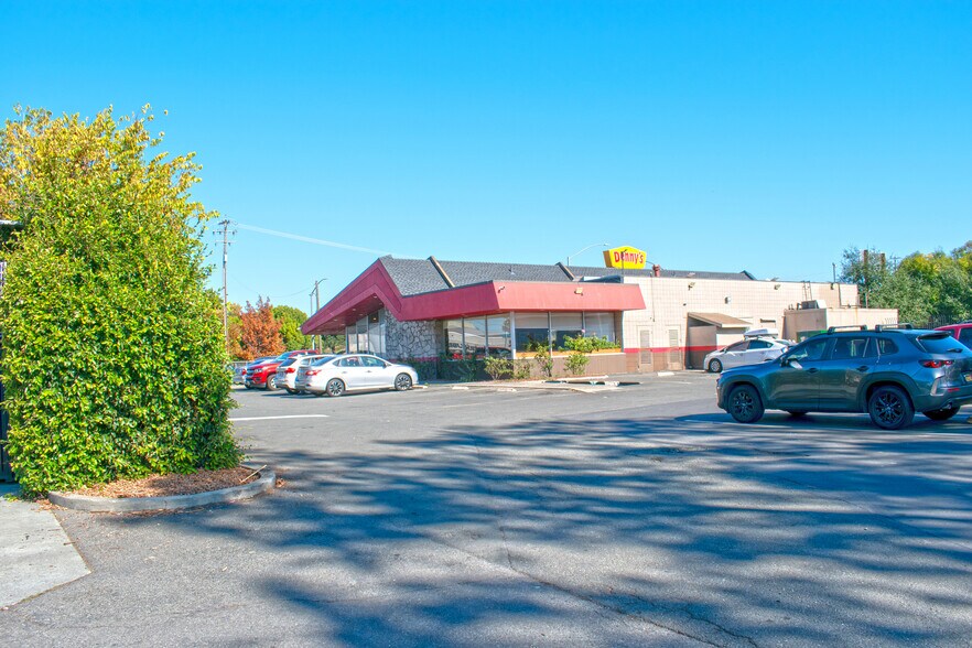 More Photos Of 996 Steele Ln, Santa Rosa General Retail For Lease