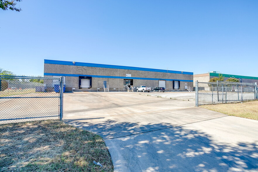 More Photos Of 4929 Northeast Pky, Fort Worth Distribution For Lease