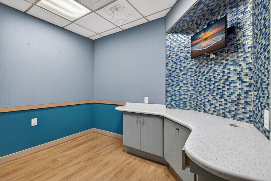 More Photos Of 45 Barkley Cir, Fort Myers Medical For Lease