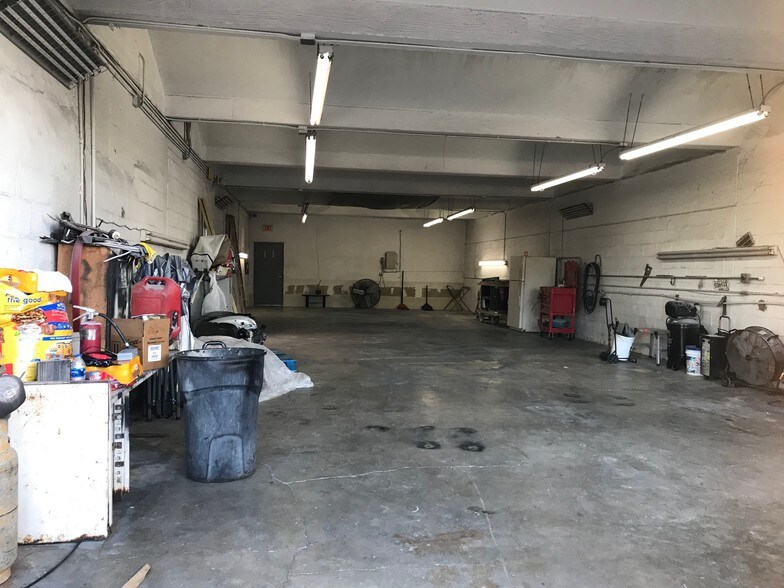 More Photos Of 3451 NW 79th St, Miami Warehouse For Lease