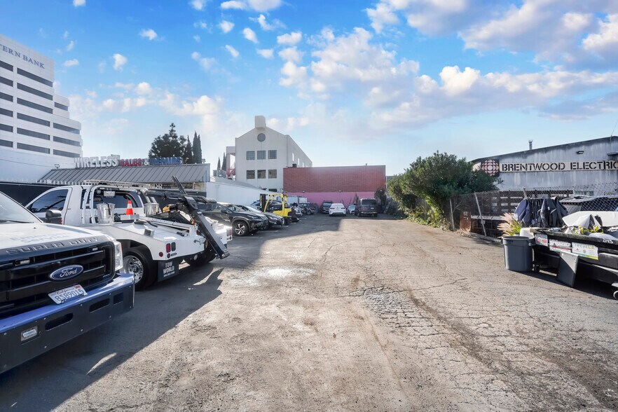 More Photos Of 2143 Pontius Ave, Los Angeles Showroom For Sale