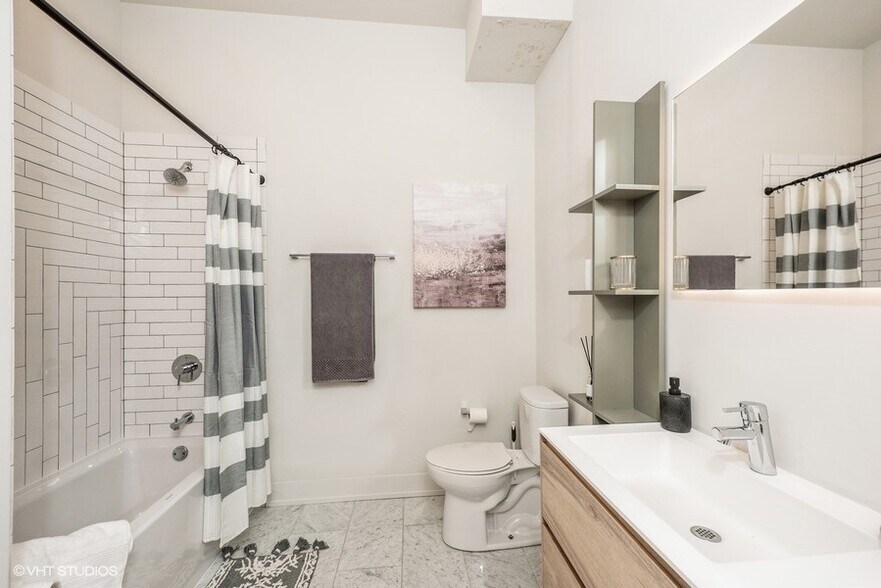 More Photos Of 847 N Larrabee St, Chicago Apartments For Sale