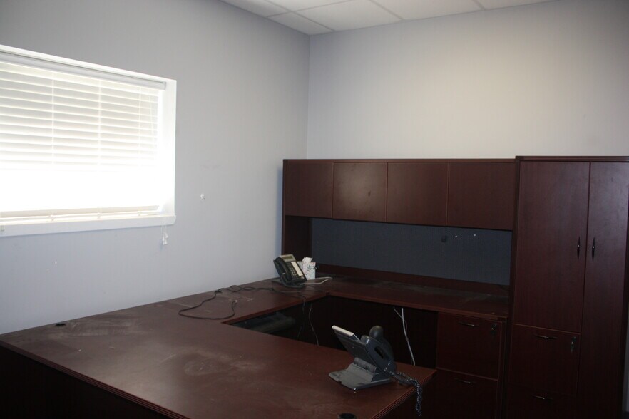 More Photos Of 19111 Fm 362 Rd, Waller Manufacturing For Sale