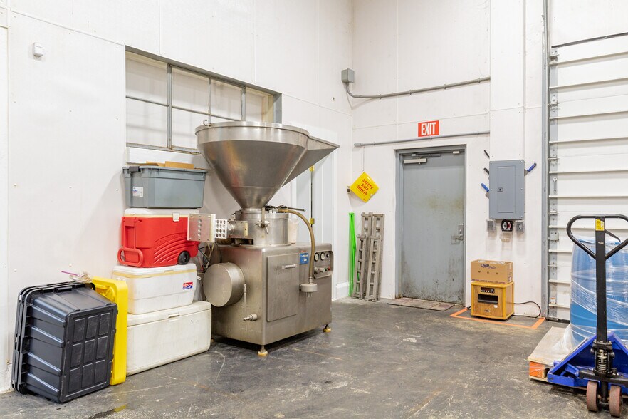 More Photos Of 1487 Main Street, Oxford Industrial For Sale