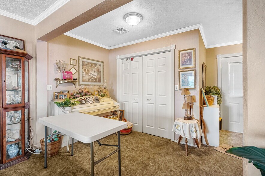 More Photos Of 10277 N 2130 Rd, Foss Convenience Store For Sale