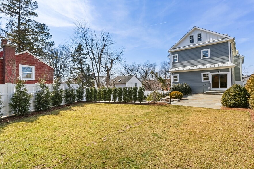 More Photos Of 25 Henry St, Greenwich Apartments For Sale