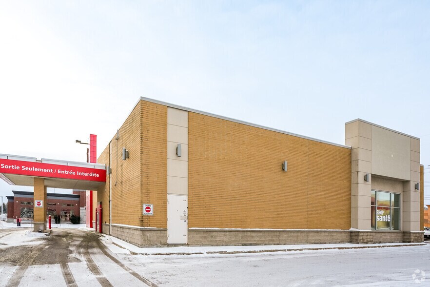 More Photos Of 5580 Boul Des Gradins, Québec General Retail For Sale