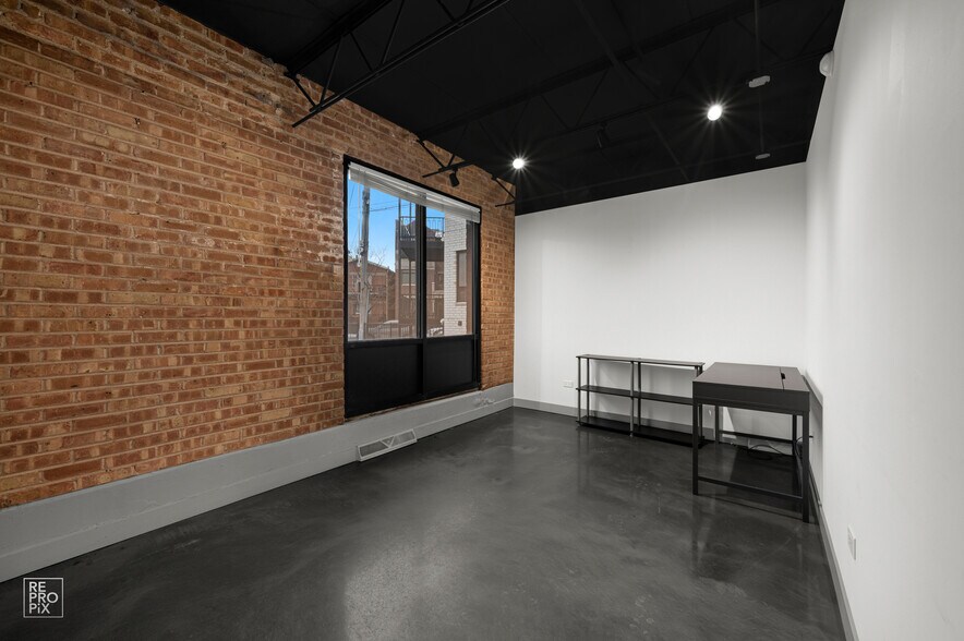 More Photos Of 1322 W Walton St, Chicago Light Distribution For Lease
