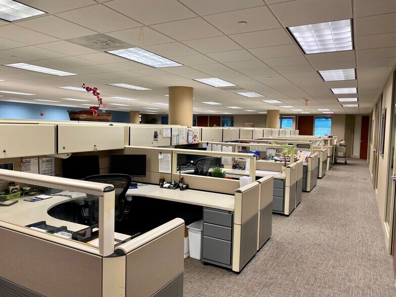 More Photos Of 7900 NW 154th St, Miami Lakes Office For Lease