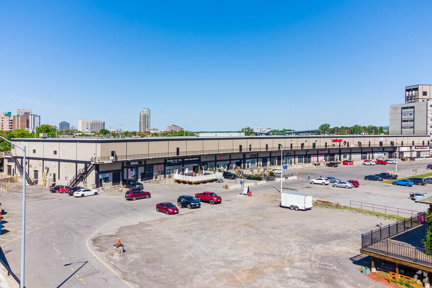 More Photos Of 250 City Centre Ave, Ottawa Warehouse For Lease