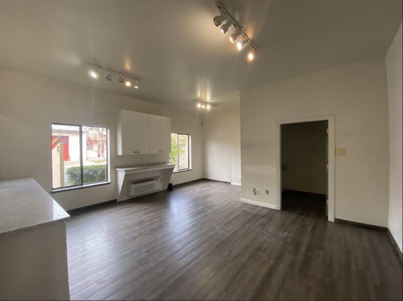 More Photos Of 21 Patten St, Sonoma Office For Sale